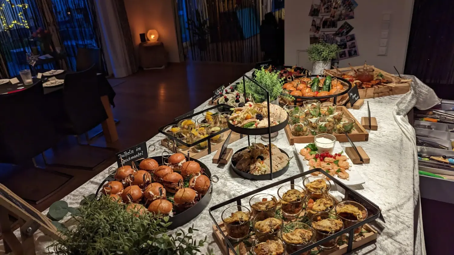 Cateringservice Schimion, Vielfalt der Speisen auf dem Tisch