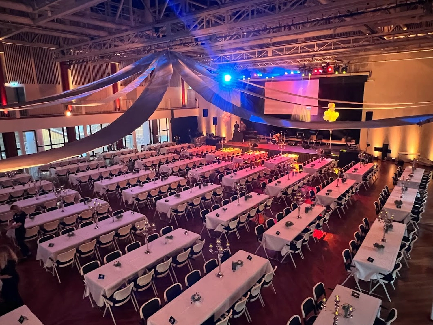 Cateringservice Schimion, Abendveranstaltung, Tische sitzen
