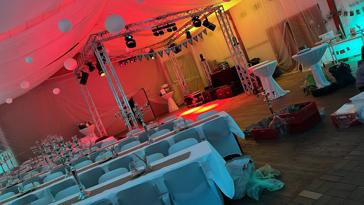 Catering-Service Schimion, dekorierter Veranstaltungssaal