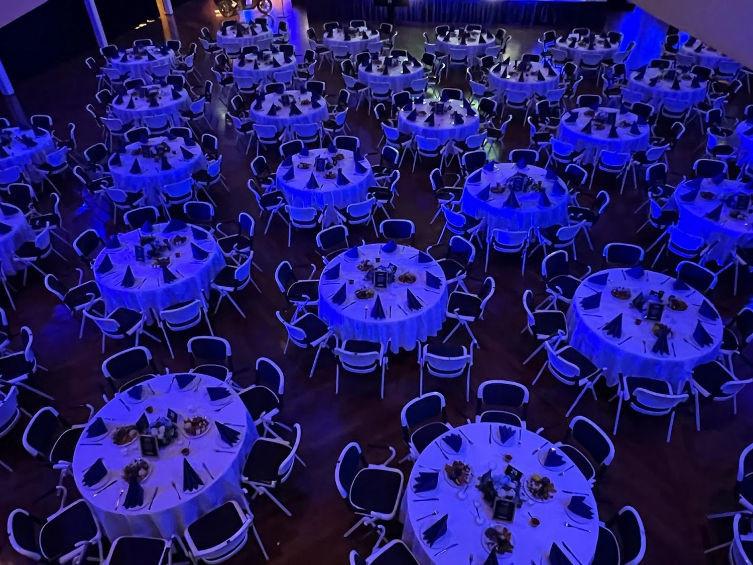 Cateringservice Schimion, Abendveranstaltung, Tische sitzen