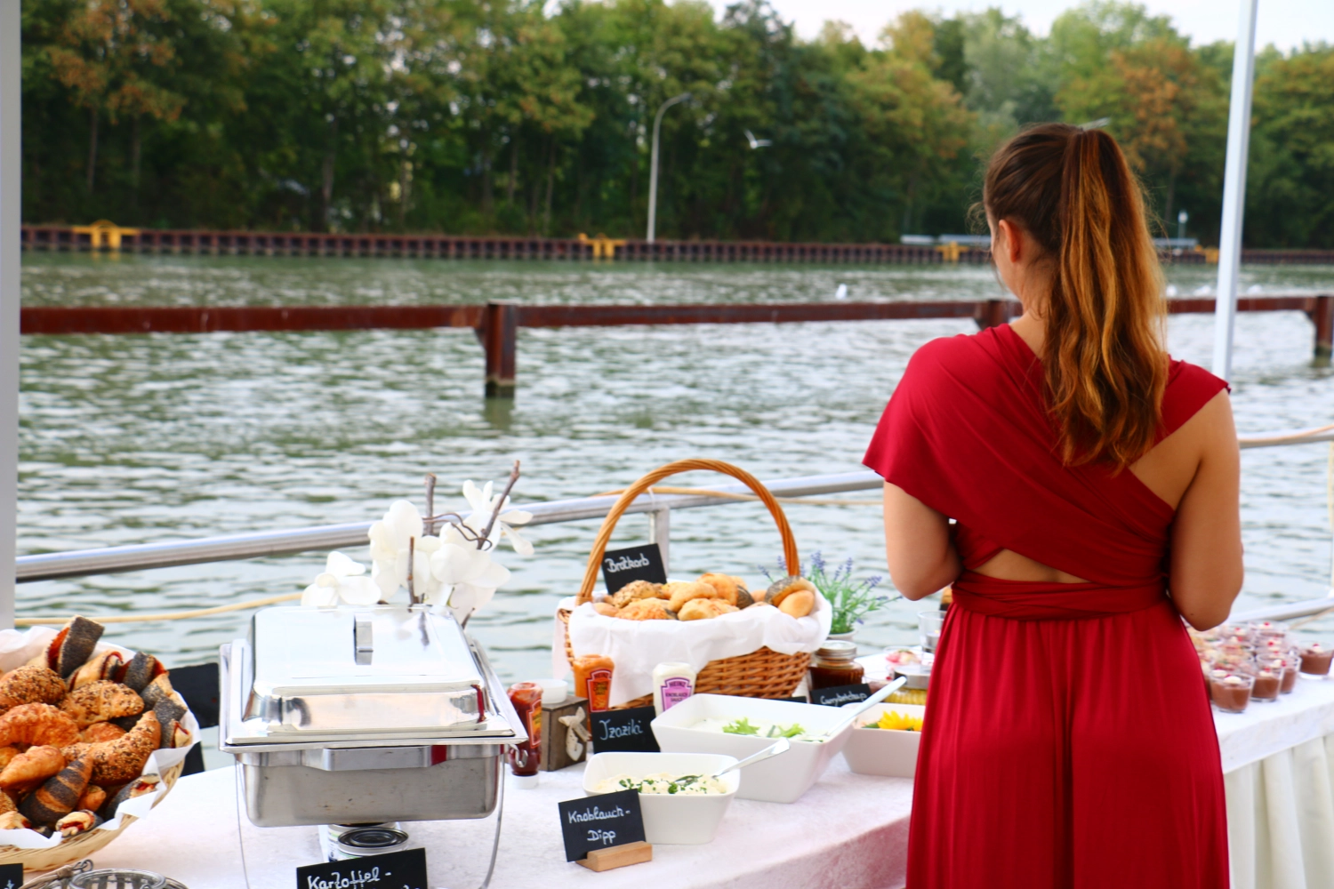 Cateringservice Schimion, Vielfalt der Speisen auf dem Tisch