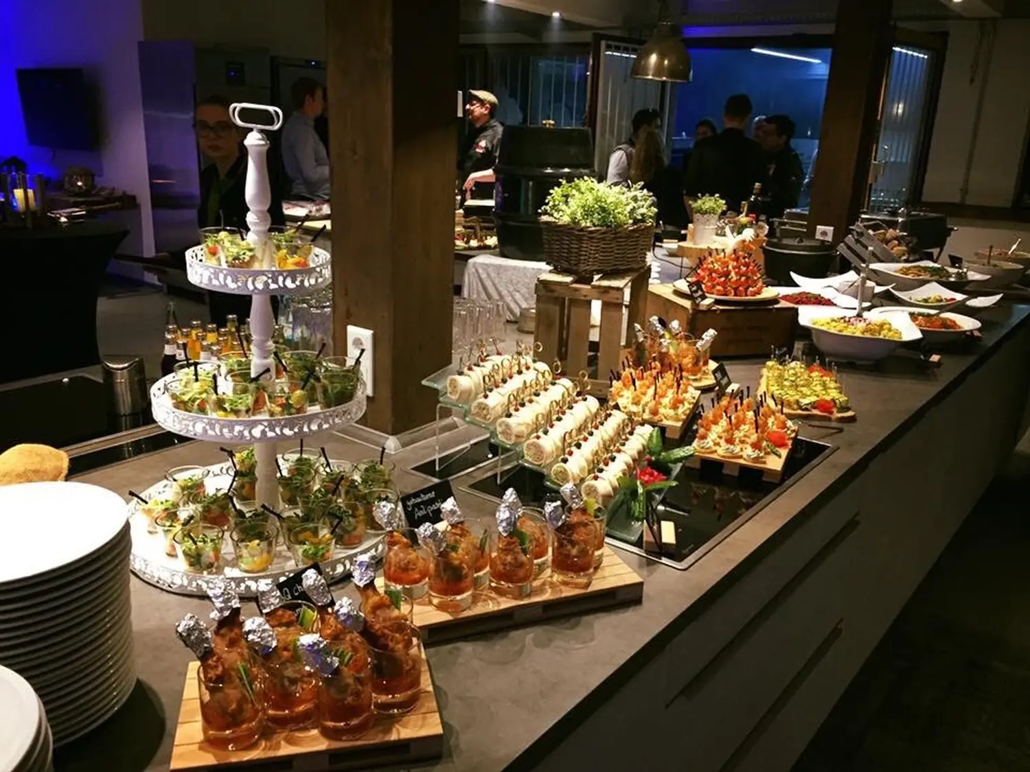 Cateringservice Schimion, Vielfalt der Speisen auf dem Tisch