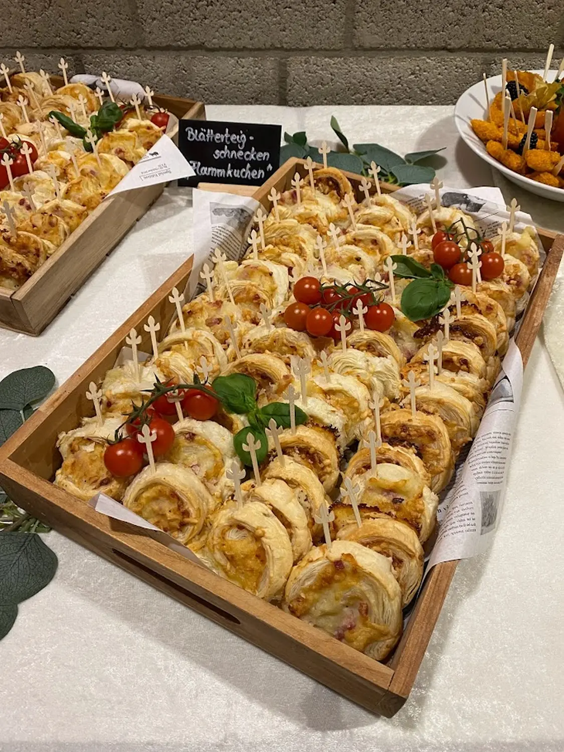 Cateringservice Schimion, Vielfalt der Speisen auf dem Tisch