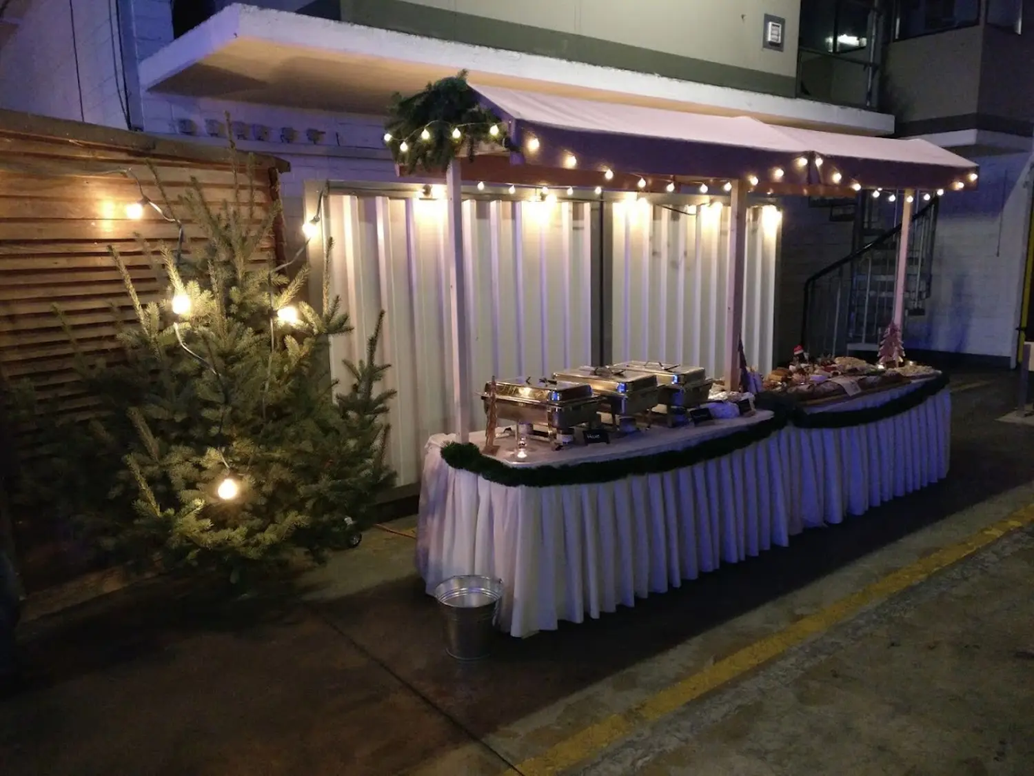 Cateringservice Schimion, Vielfalt der Speisen auf dem Tisch