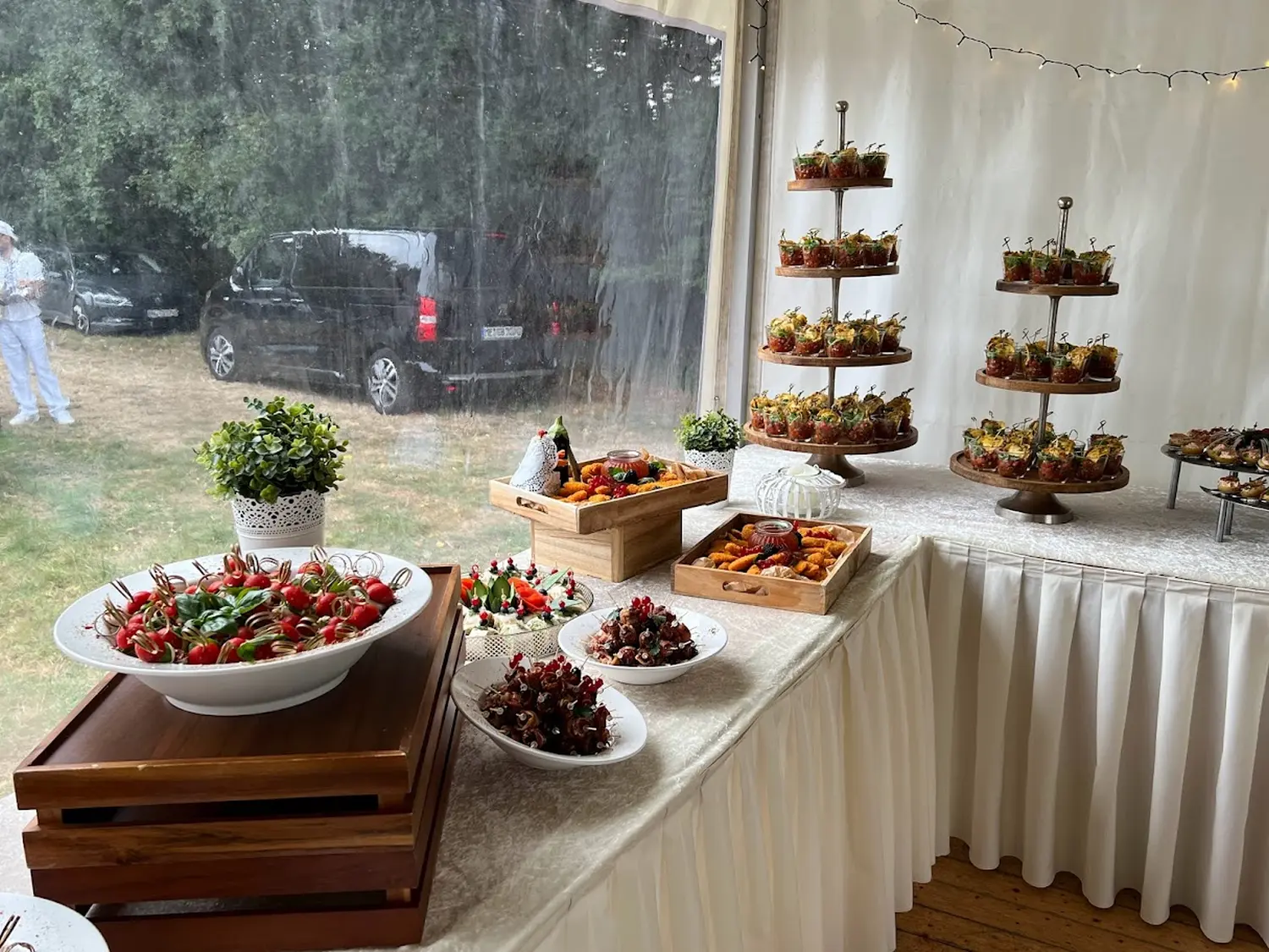 Cateringservice Schimion, Vielfalt der Speisen auf dem Tisch