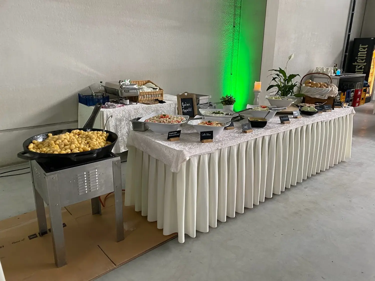 Cateringservice Schimion, Vielfalt der Speisen auf dem Tisch