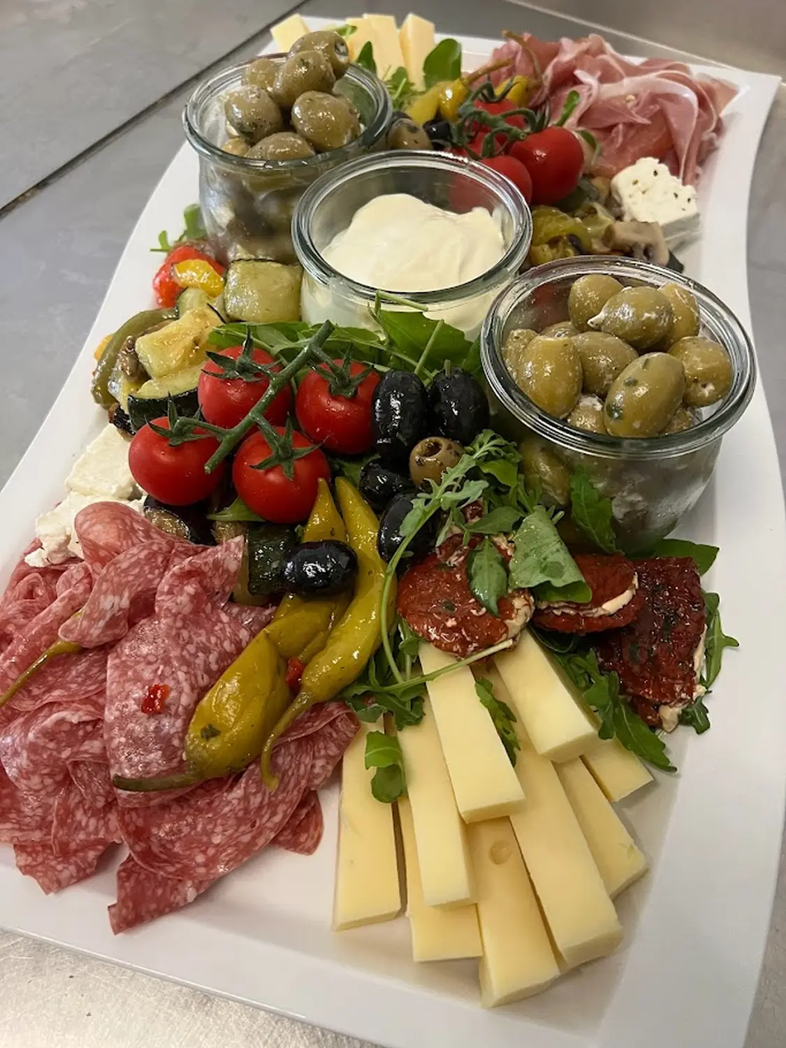 Cateringservice Schimion, Vielfalt der Speisen auf dem Tisch