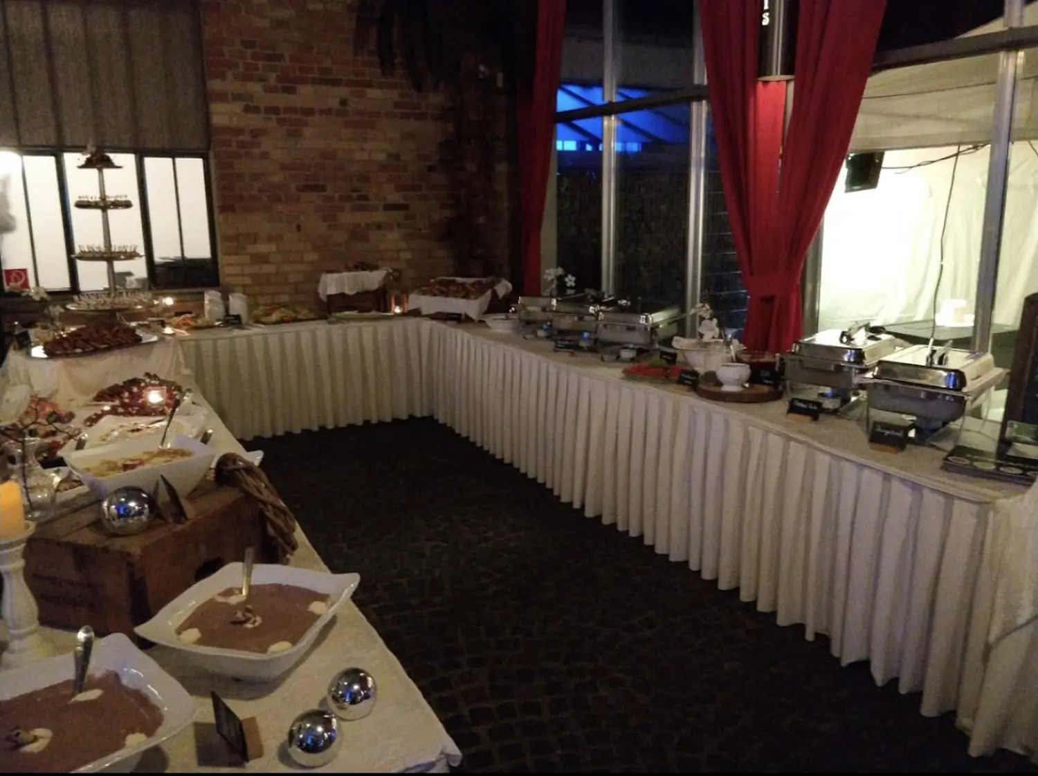 Cateringservice Schimion, Vielfalt der Speisen auf dem Tisch