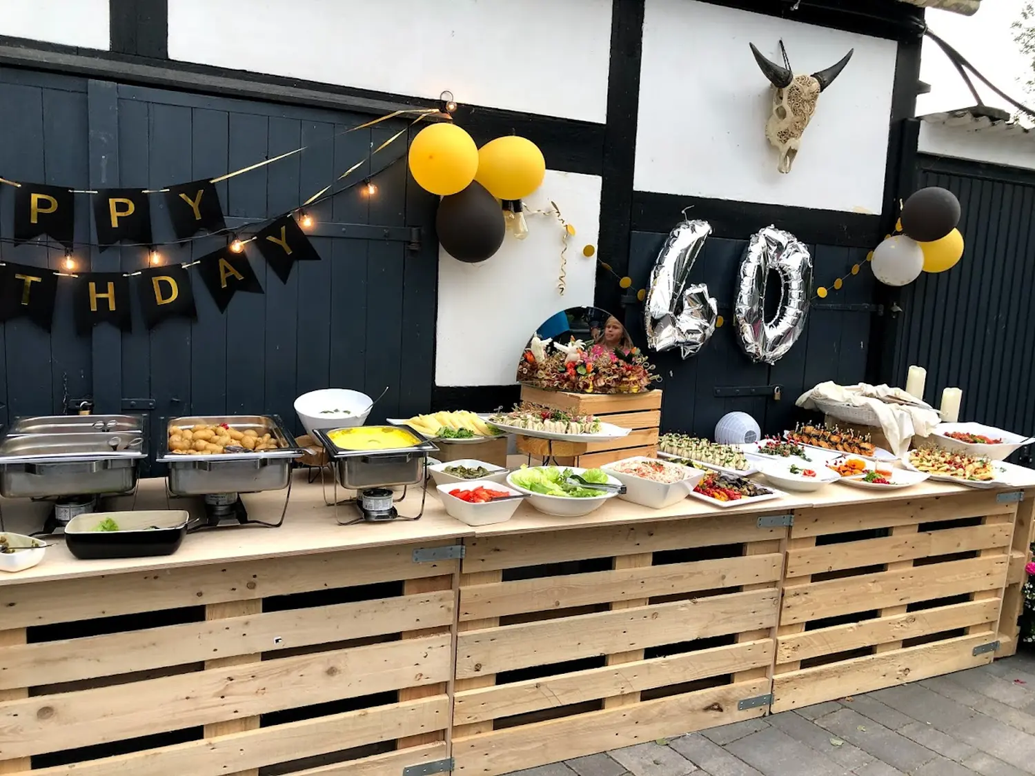 Cateringservice Schimion, Vielfalt der Speisen auf dem Tisch