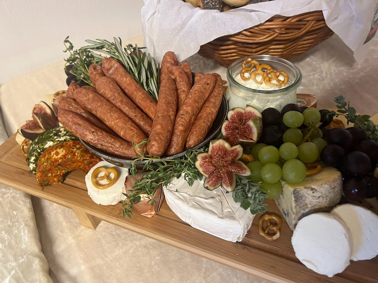 Cateringservice Schimion, Vielfalt der Speisen auf dem Tisch