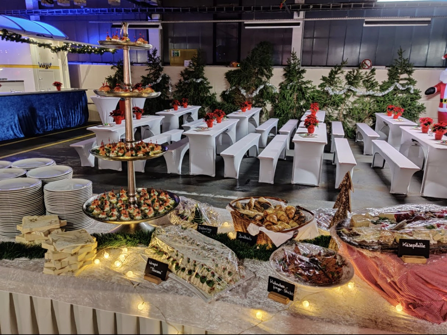  Cateringservice Schimion, Veranstaltungssaal bei Nacht