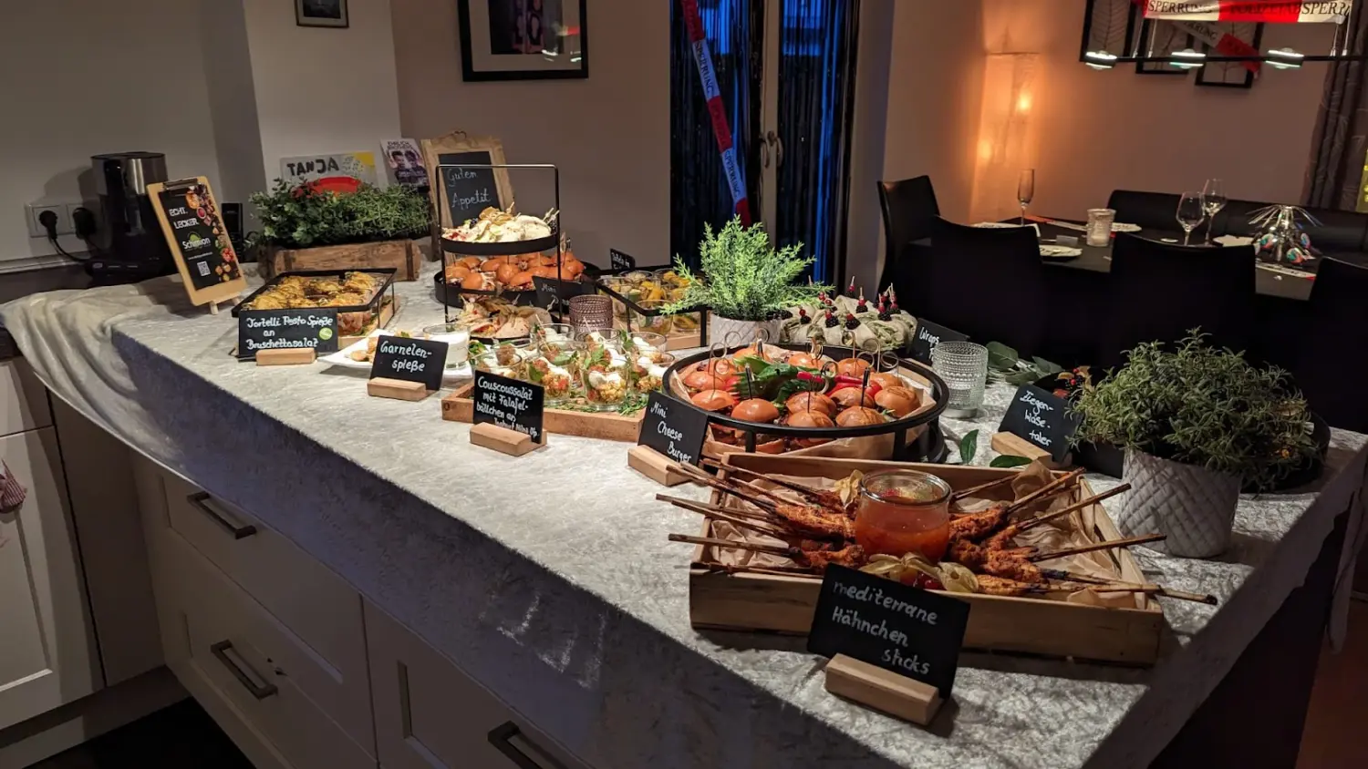 Cateringservice Schimion, Vielfalt der Speisen auf dem Tisch